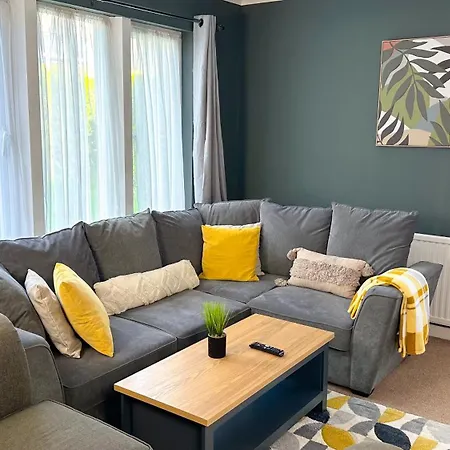 Huge Family House - Free Parking - Apartmán *